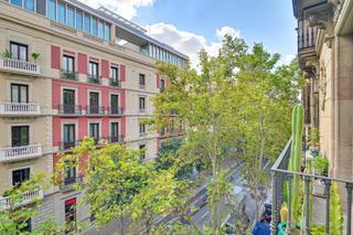 Etagenwohnung  Carrer de mallorca. Vivienda en finca clásica junto paseo de gracia