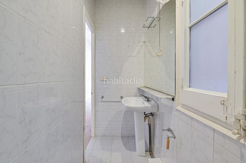 Foto f8ee840b-4121-4239-9974-b78e3bb37d4f. Pis a Dreta de l´Eixample Barcelona