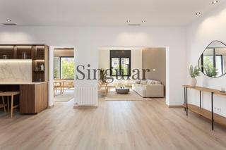 Pis  Avenida josep tarradellas. Preciosa vivienda reformada con terraza en av. tarradellas