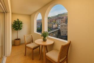 Pis  D'en pere almeda. Pis de 3 habitacions terrrasa amb vistes