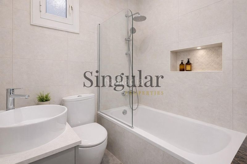 Foto 408bbe41-ebd6-40c5-92d0-92c0148cd924. Pis a Sagrada Família Barcelona