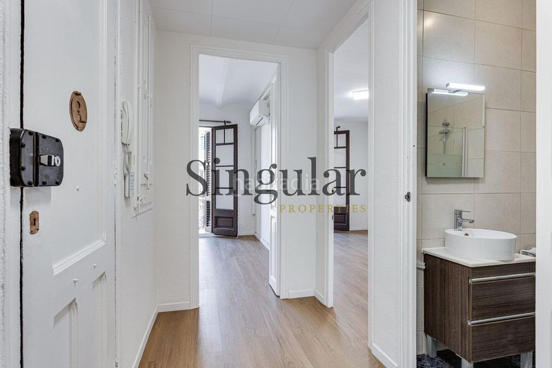 Foto 74b26f92-eb54-4649-8b6f-aca40c931bdc. Pis a Sagrada Família Barcelona