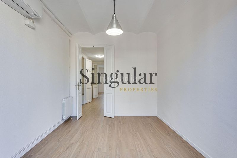 Foto 797a5042-3694-4780-a244-8c5125c2a581. Pis a Sagrada Família Barcelona