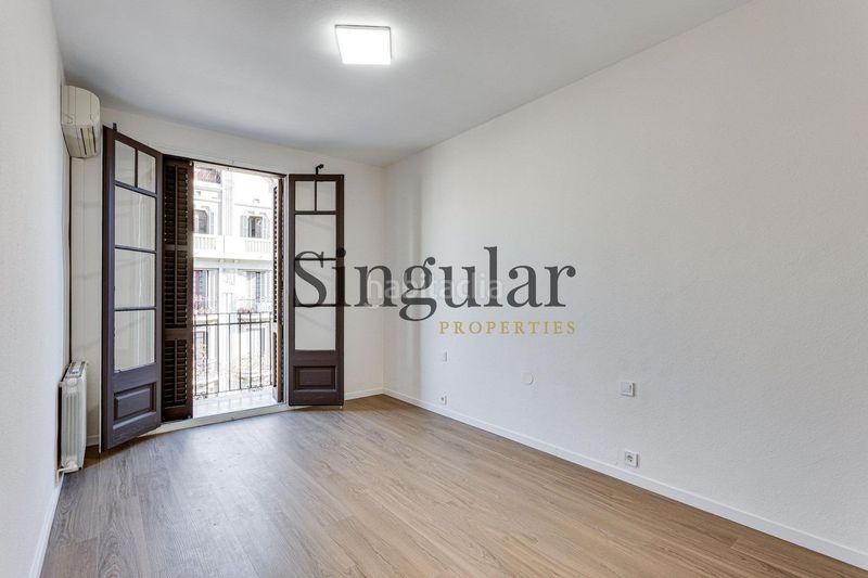 Foto 931ca65e-1fcc-4bfc-be25-0cd115be0545. Pis a Sagrada Família Barcelona