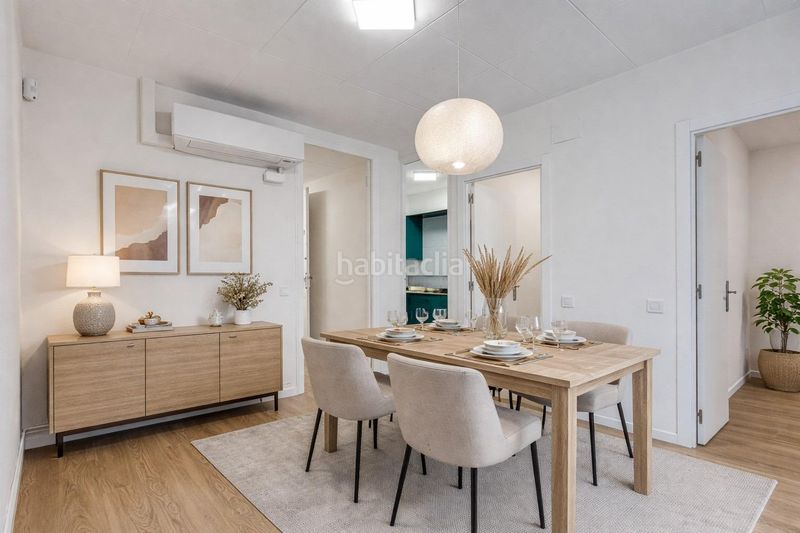 Foto a1247608-3bf6-4ddb-bf55-a646b8cca4cd. Pis a Sagrada Família Barcelona