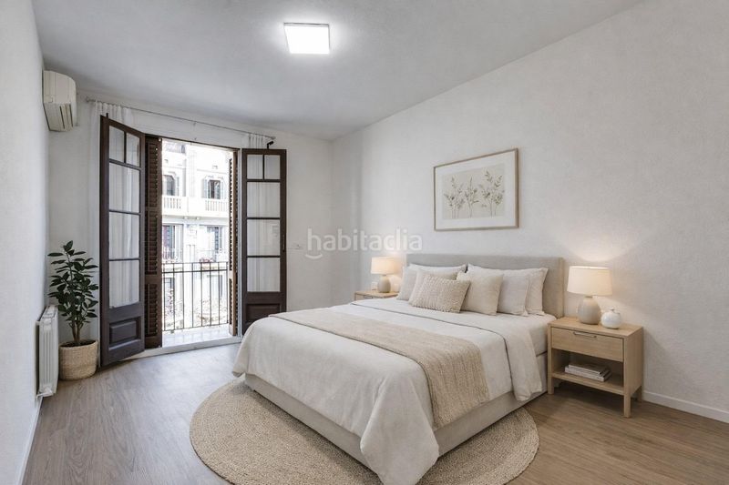 Foto b098f232-9040-442c-ba95-c76cf30c856b. Pis a Sagrada Família Barcelona