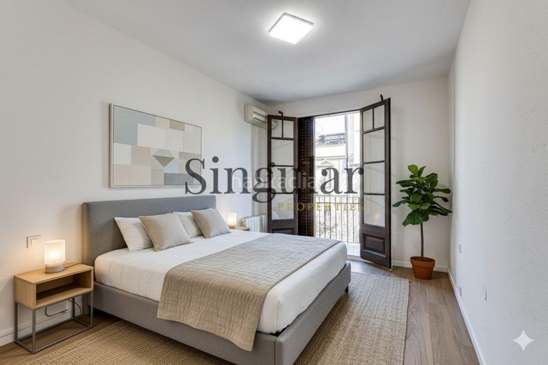 Foto b953e8e9-f8f3-4788-a00f-f37d183825e4. Pis a Sagrada Família Barcelona