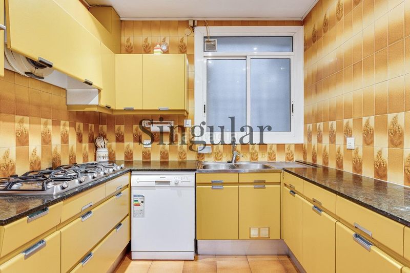 Foto 88ca08b8-204c-4c4a-92e4-a3c632dcb76b. Pis amb aparcament a Barri de les Corts Barcelona