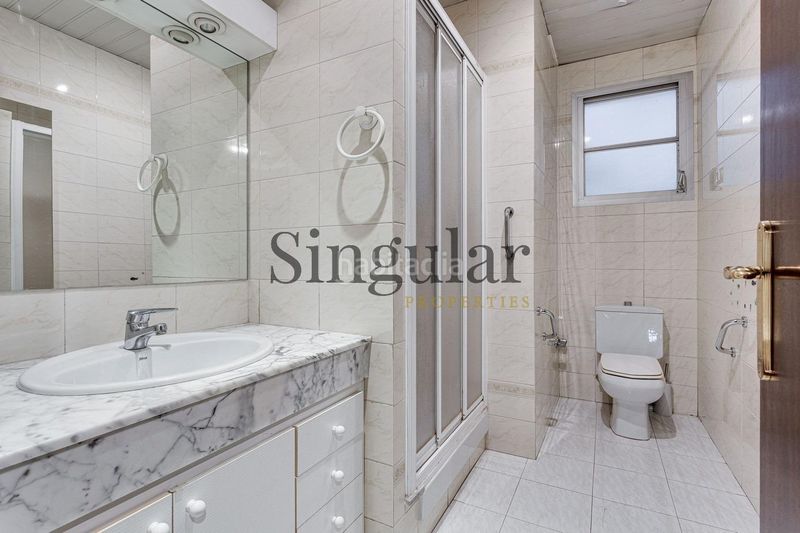 Foto dde8877c-bb7d-40c9-abc3-c244241ea7b7. Pis amb aparcament a Barri de les Corts Barcelona