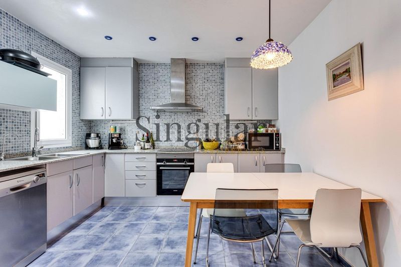 Foto 1da8ed9e-08ec-4410-920f-93d0d62931b9. Pis a Raval Barcelona