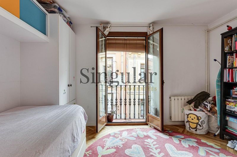 Foto 408c39ca-1659-483a-988e-aaf5c06f39b0. Pis a Raval Barcelona
