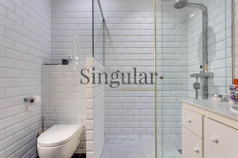 Foto 9482b493-c438-4e8f-8077-238ec3f6fe4a. Pis a Raval Barcelona