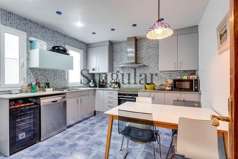 Foto a352a719-24c7-4499-92d1-efd0ccb6e30e. Pis a Raval Barcelona