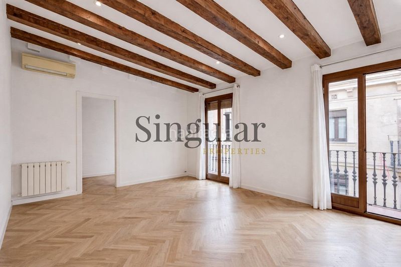 Foto b2add0f2-3e4d-4b6c-a562-1455ee2078eb. Pis a Raval Barcelona