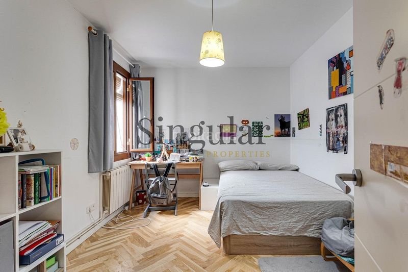 Foto e6033d58-b50e-4951-b507-8840ac5da040. Pis a Raval Barcelona