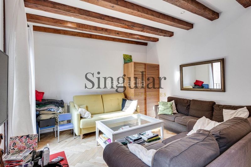 Foto f776ed18-962c-410d-827b-03a3e7fa532f. Pis a Raval Barcelona