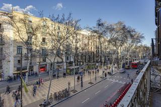 Miete Etagenwohnung in Raval. Piso en alquiler en el corazón de barcelona
