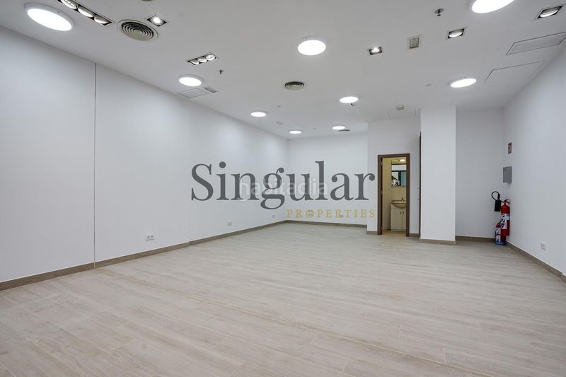 Foto 3b5713d0-83a8-48ff-bf31-dbe63df91c49. Alquiler local comercial local de 57 m2 en ventaalquiler en centro comercial baricentro . en Barberà del Vallès