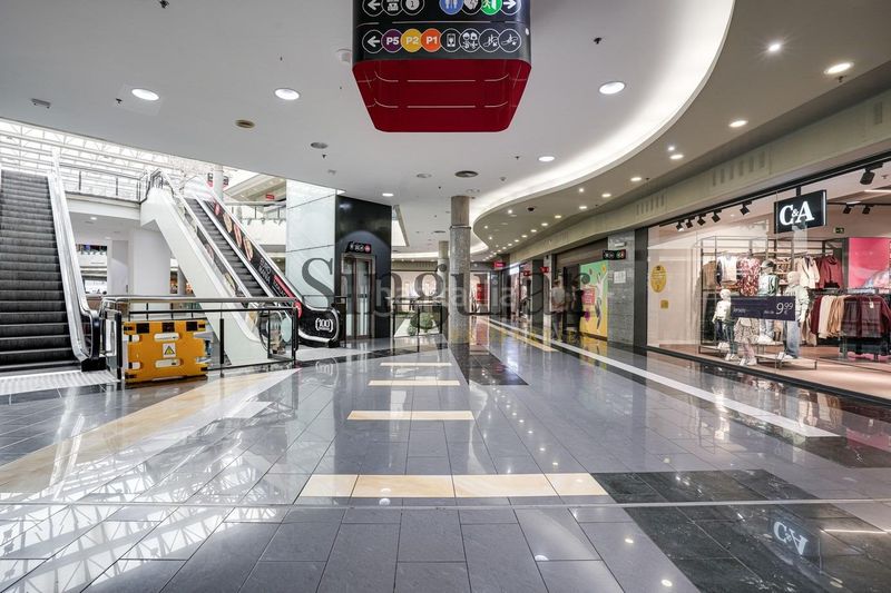 Foto 7c566663-8104-4c03-95ad-6e052b61db42. Alquiler local comercial local de 57 m2 en ventaalquiler en centro comercial baricentro . en Barberà del Vallès