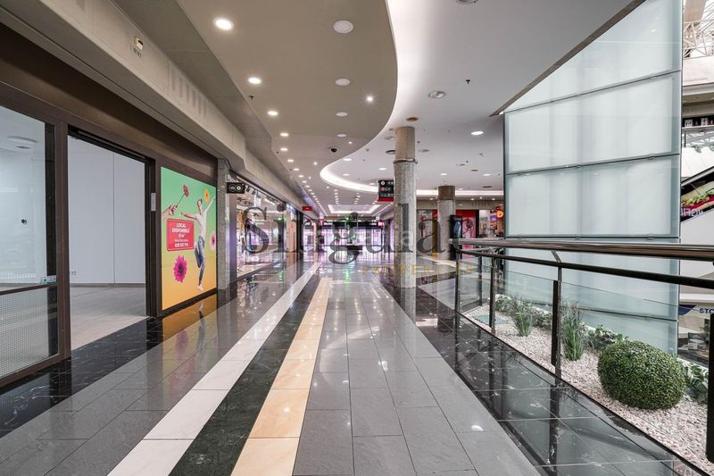 Foto 8e29c822-23d1-4833-b050-ff6a1025728e. Alquiler local comercial local de 57 m2 en ventaalquiler en centro comercial baricentro . en Barberà del Vallès