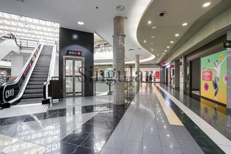 Foto a845193f-2df2-487c-a89c-c7ebf5de0f4c. Alquiler local comercial local de 57 m2 en ventaalquiler en centro comercial baricentro . en Barberà del Vallès