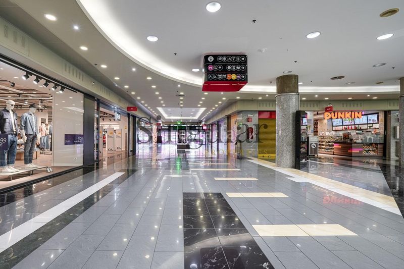 Foto fe65ef0c-961d-4a51-bdd3-8b0179c94c93. Alquiler local comercial local de 57 m2 en ventaalquiler en centro comercial baricentro . en Barberà del Vallès