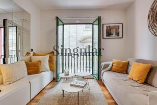 Attico  Carrer del consolat de mar. Ático dúplex con terraza en el emblemático barrio del born