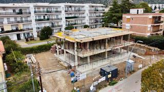 Àtic a Els Grecs-Mas Oliva. Ático en prime mas oliva, roses