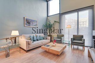 Duplex  Carrer de la diputació. Dúplex singular a un paso de passeig de gràcia
