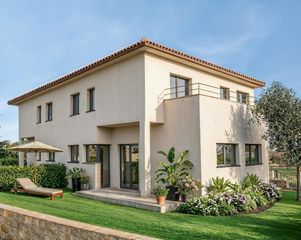 Semi detached house in Roda de Ter. Casa dobra nova en venda