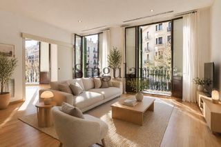 Pis  Carrer d'aribau. Elegante tercera planta soleada en finca regia junto a paseo de