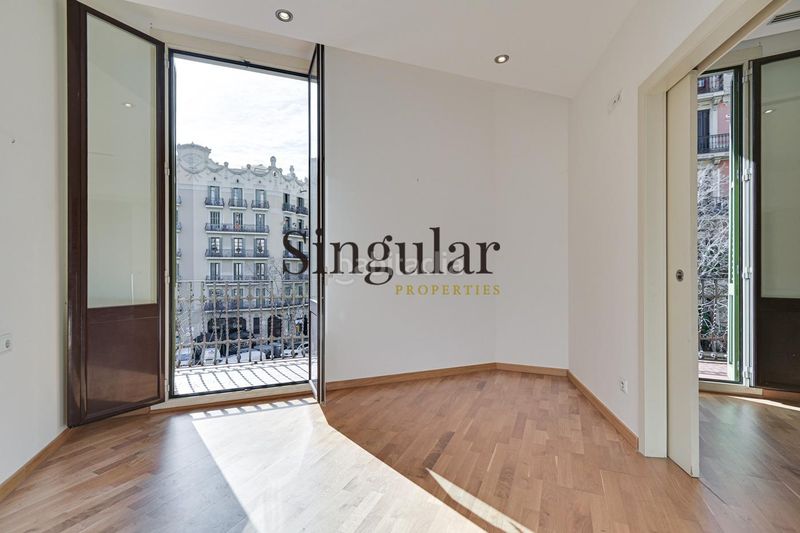 Foto 0eb33cb2-2060-4f02-b53e-bd8b74157a02. Piso elegante tercera planta soleada en finca regia junto a paseo de gracia en Barcelona