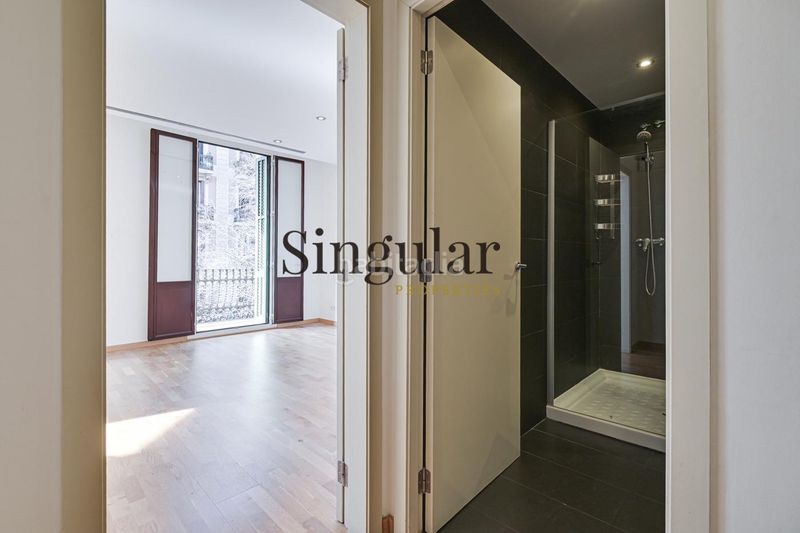 Foto c7066156-a99a-40ad-8bb1-d5988d395f55. Piso elegante tercera planta soleada en finca regia junto a paseo de gracia en Barcelona
