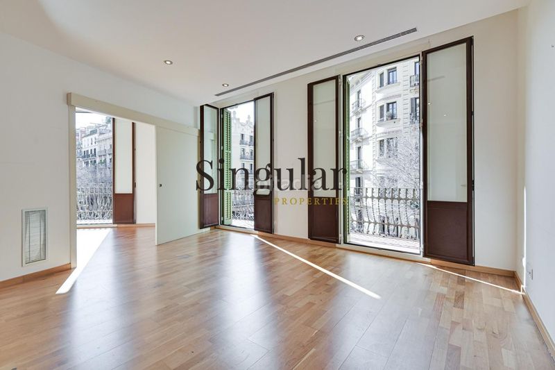 Foto d9ed54cf-0a36-4d17-a440-c6dd191e6c48. Piso elegante tercera planta soleada en finca regia junto a paseo de gracia en Barcelona