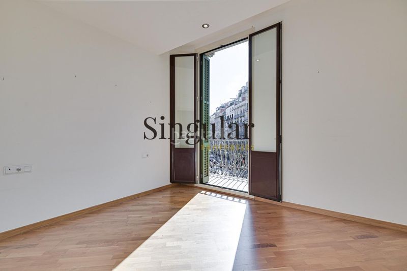 Foto e27f08e0-9167-4b64-badc-993eadef576b. Piso elegante tercera planta soleada en finca regia junto a paseo de gracia en Barcelona