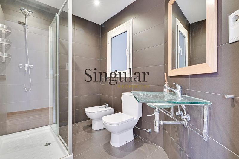 Foto f1529bc5-8e6d-4300-9b3d-9d57e756d3d8. Piso elegante tercera planta soleada en finca regia junto a paseo de gracia en Barcelona