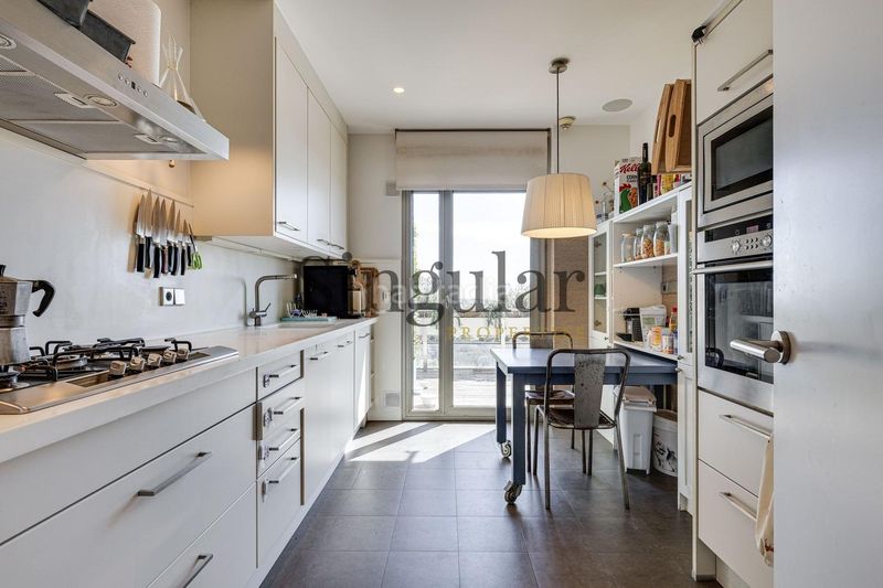 Foto 0f011b5c-92bc-4db5-abe7-56eb067de98d. Piso ático con piscina y vistas espectaculares bonanova en Barcelona