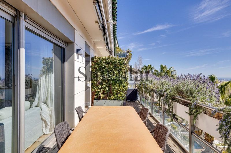 Foto cea2de00-8389-4b41-904b-2caf18489ccc. Piso ático con piscina y vistas espectaculares bonanova en Barcelona