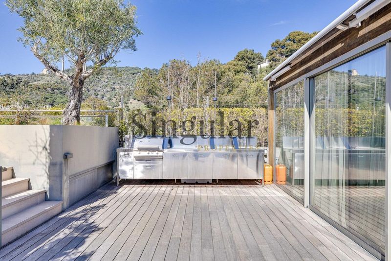 Foto f2ad495f-2449-4a94-8e35-c99facb85bf3. Piso ático con piscina y vistas espectaculares bonanova en Barcelona