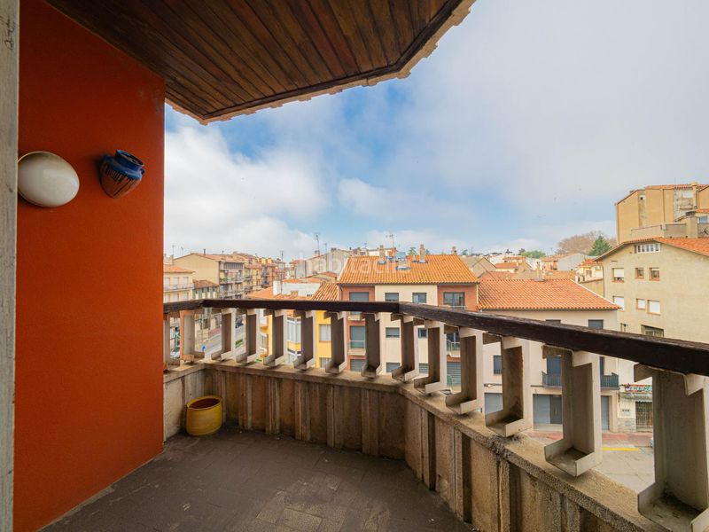 Foto e9f6b547-e0f6-441f-b883-d45320a59268. Pis amb calefacció aparcament a Manlleu