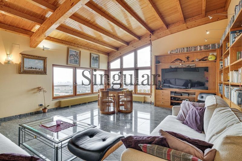 Foto 00d50d55-c960-422d-88cb-fb6abd698e19. Casa amb calefacció aparcament piscina a La Miranda Esplugues de Llobregat