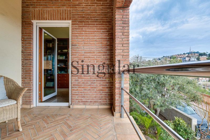 Foto 1645f880-02fd-4f3b-bd3d-a40707823b70. Casa amb calefacció aparcament piscina a La Miranda Esplugues de Llobregat