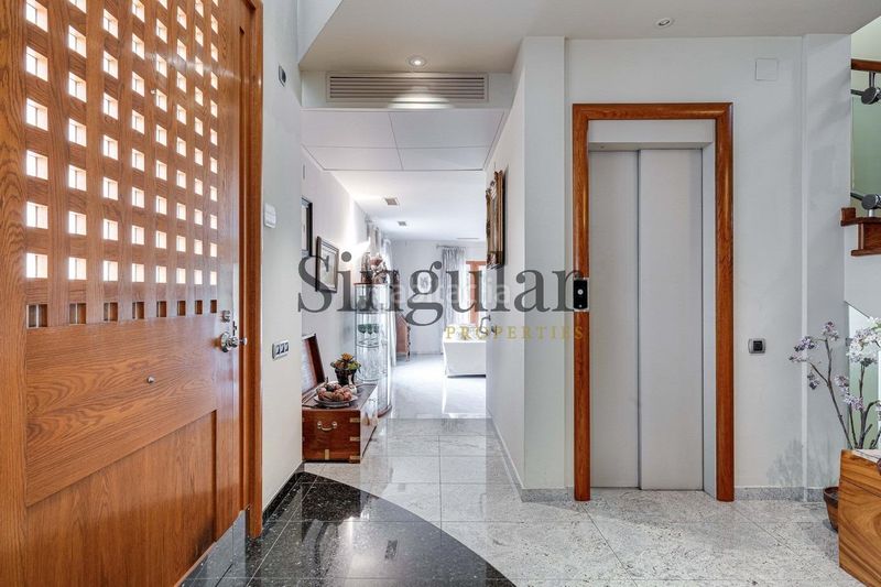 Foto 4f9c44a9-7887-4e80-93ce-e04b47d96c0a. Casa amb calefacció aparcament piscina a La Miranda Esplugues de Llobregat