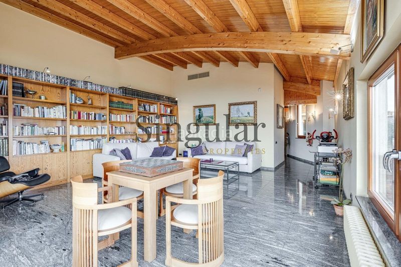 Foto 5bed71c4-2963-4081-bf3b-f11ed6e1599b. Casa amb calefacció aparcament piscina a La Miranda Esplugues de Llobregat