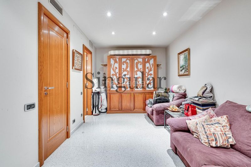 Foto c23d6eae-551a-49db-aa86-552a9f0dce59. Casa amb calefacció aparcament piscina a La Miranda Esplugues de Llobregat