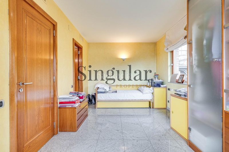Foto c9614b87-f1ab-46c1-87f2-2b7bd09a4937. Casa amb calefacció aparcament piscina a La Miranda Esplugues de Llobregat