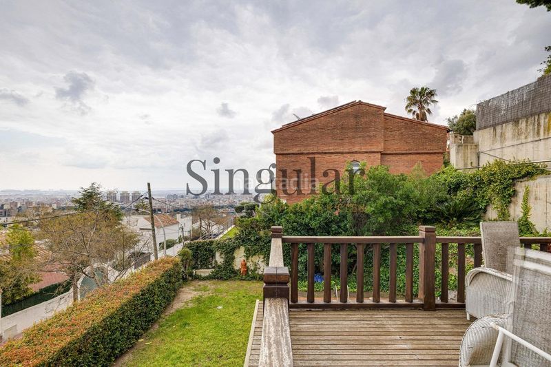 Foto c9a825ee-fff2-4aa6-83cb-0913392a3ee4. Casa amb calefacció aparcament piscina a La Miranda Esplugues de Llobregat