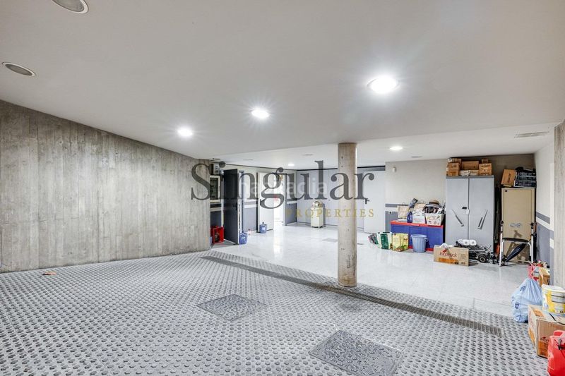 Foto dd3149a4-2835-49c3-a08b-9372481f9786. Casa amb calefacció aparcament piscina a La Miranda Esplugues de Llobregat
