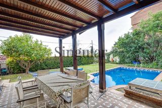 House in La Miranda. Magnífica vivienda situada en una de las zonas más tranquilas y