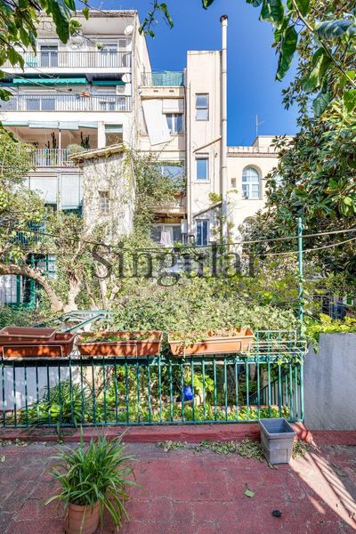 Foto 2bd16905-bc37-4840-bb3e-bea8180a9882. Edifici a Sarrià Barcelona